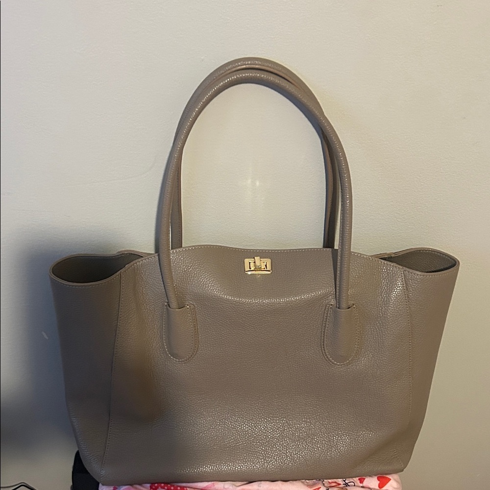 Chic Taupe Leather Tote Bag EUC ❤️❤️❤️ - Picture 1 of 12
